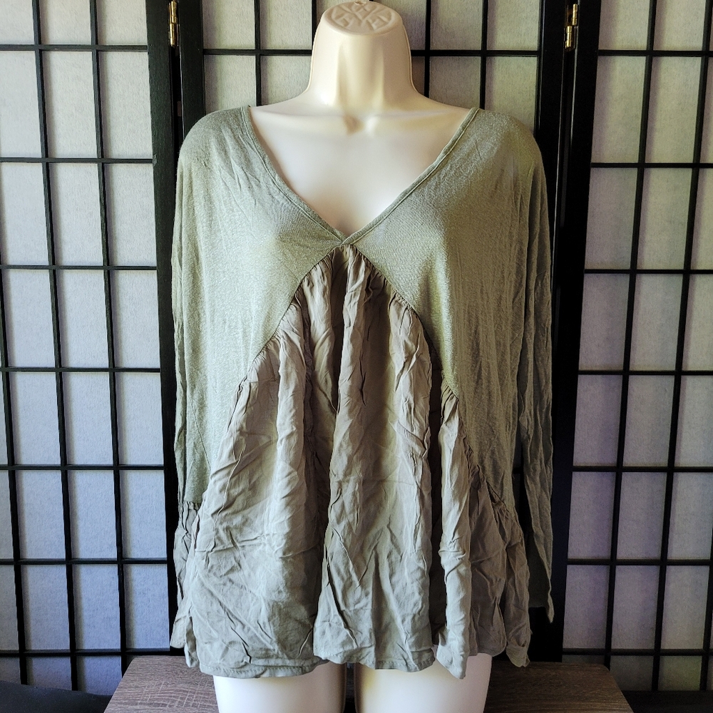 2/$8 • NWT Urban Outfitters Kimchi Blue Flowy Top